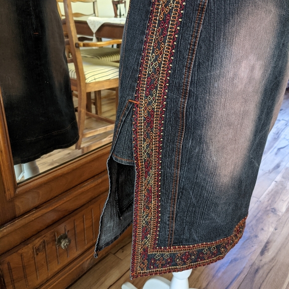 VINTAGE by JORDACHE Embroidered Denim Dress - Picture 9 of 13